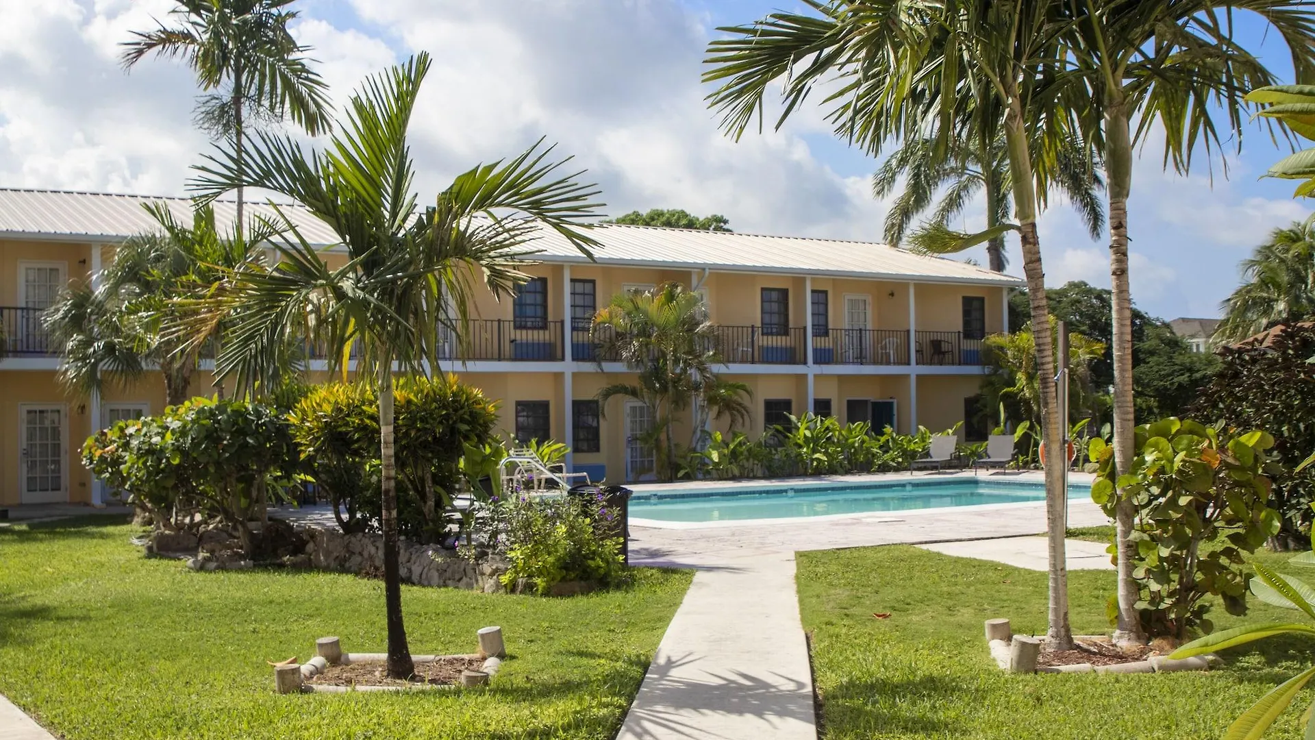 Orange Hill Beach Inn Nassau